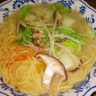 椎茸と白菜、もやしの味噌ラーメン